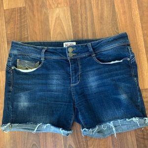 Mudd Mid Rise shorts